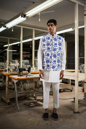 WHITE ANAAR OPEN BANDI WITH MATCHING KURTA PAJAMA SET